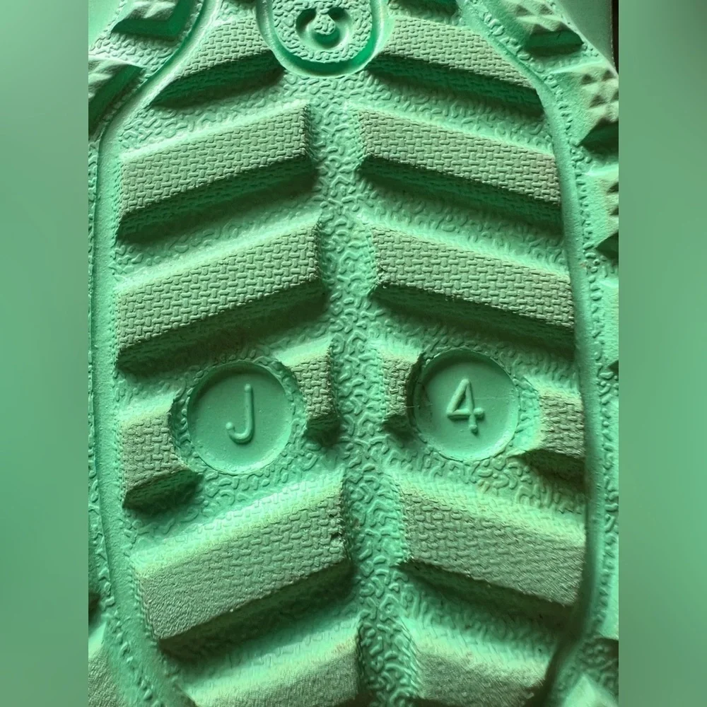 CROCS Green Slippers with Molded Design and Textured Footbed size J 4
